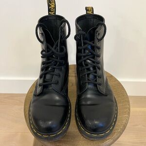 Dr. Martens 1460 WOMEN'S SMOOTH LEATHER LACE UP BOOTS